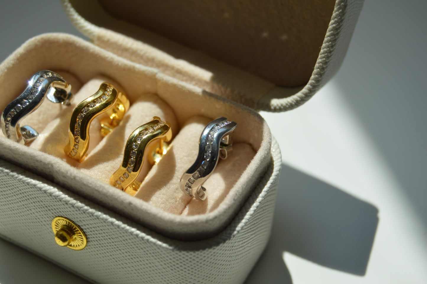 AMWAJ Earrings Gold