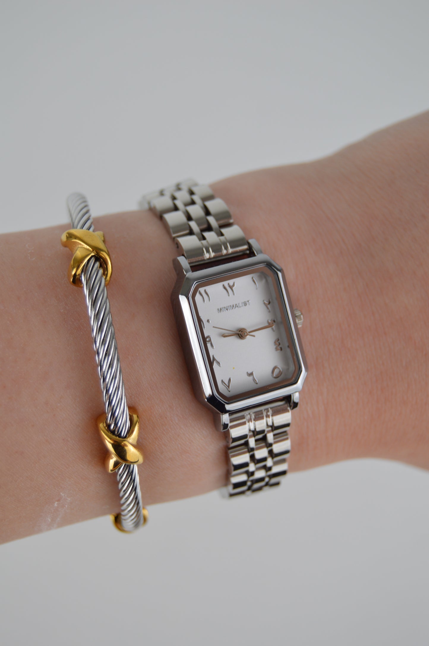 MINIMALIST SR1 WATCH بأرقام عربية