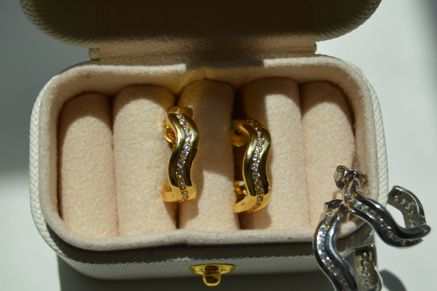 AMWAJ Earrings Gold