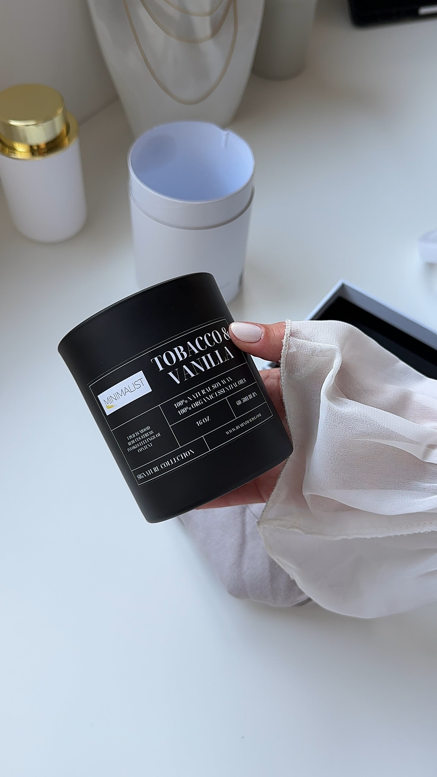 Tobacco & Vanilla Candle - رائحة التبغ والڤانيلا