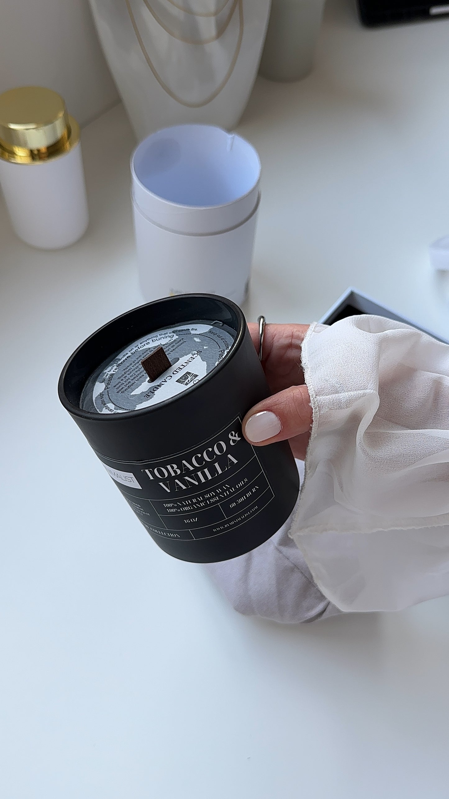 Tobacco & Vanilla Candle - رائحة التبغ والڤانيلا