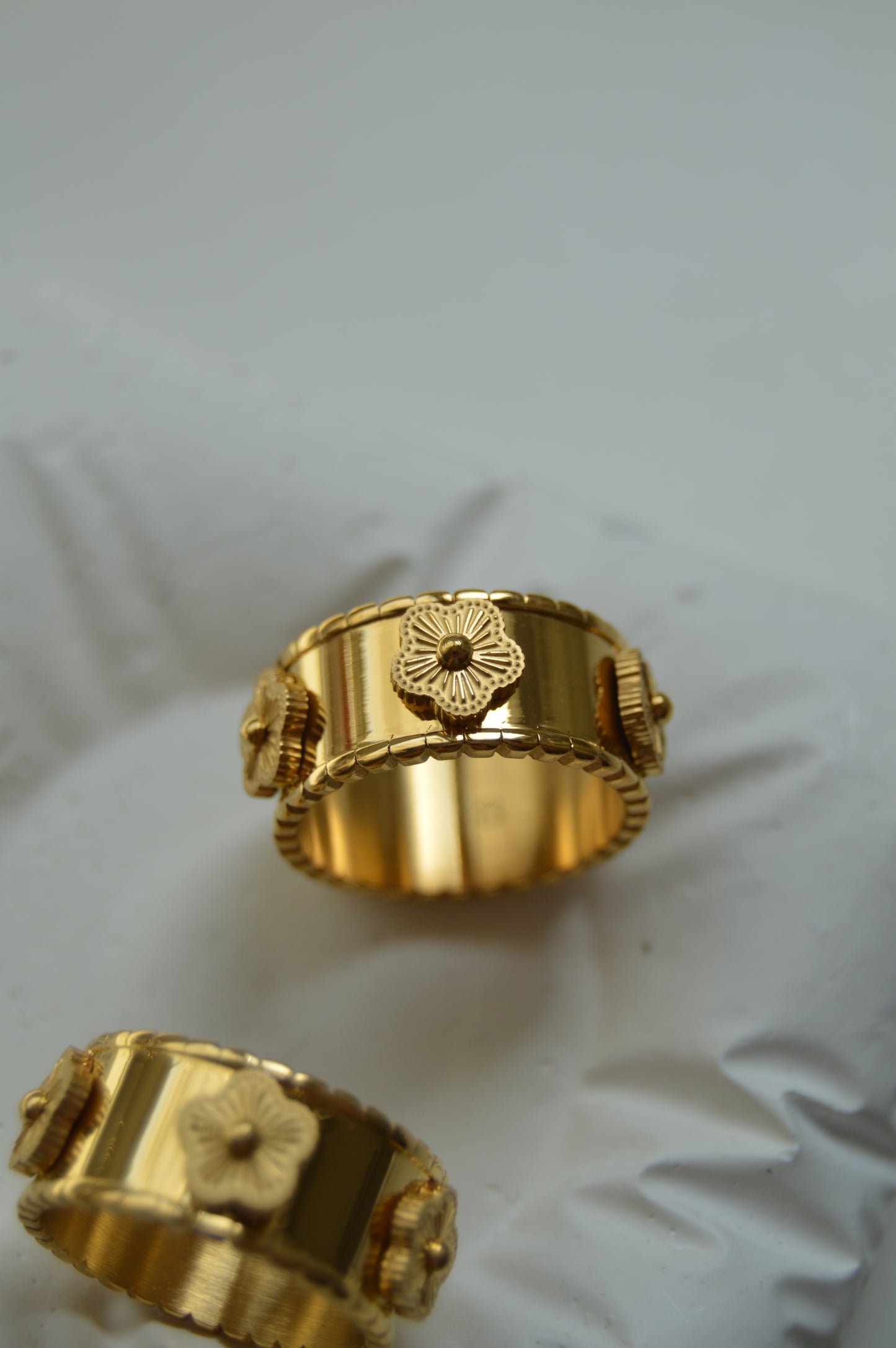 VIOLITTA BOLD Ring - Waterproof- خاتم ڤيوليتا مع ورود بارزة