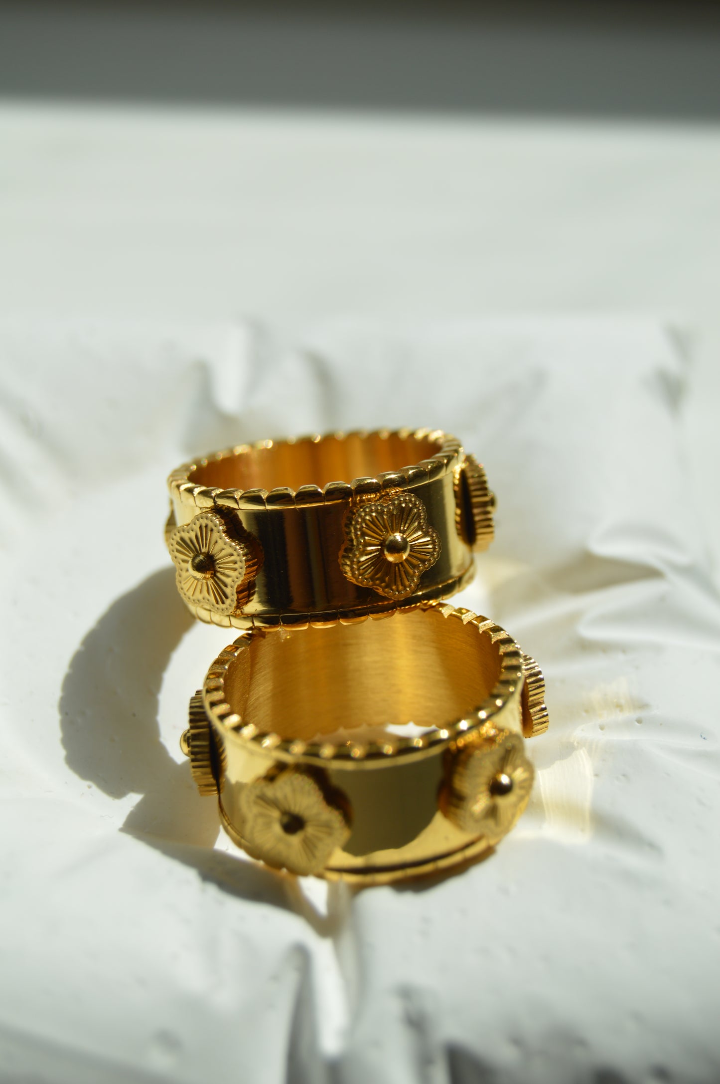 VIOLITTA BOLD Ring - Waterproof- خاتم ڤيوليتا مع ورود بارزة