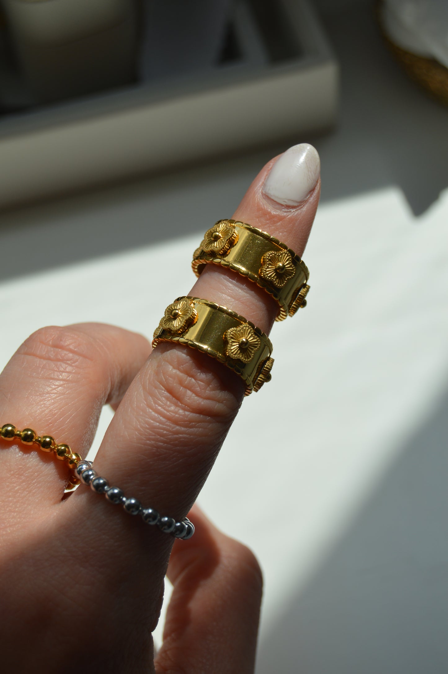VIOLITTA BOLD Ring - Waterproof- خاتم ڤيوليتا مع ورود بارزة