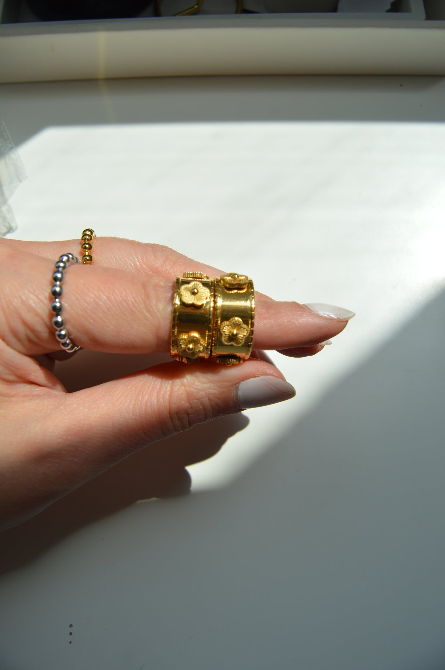 VIOLITTA BOLD Ring - Waterproof- خاتم ڤيوليتا مع ورود بارزة