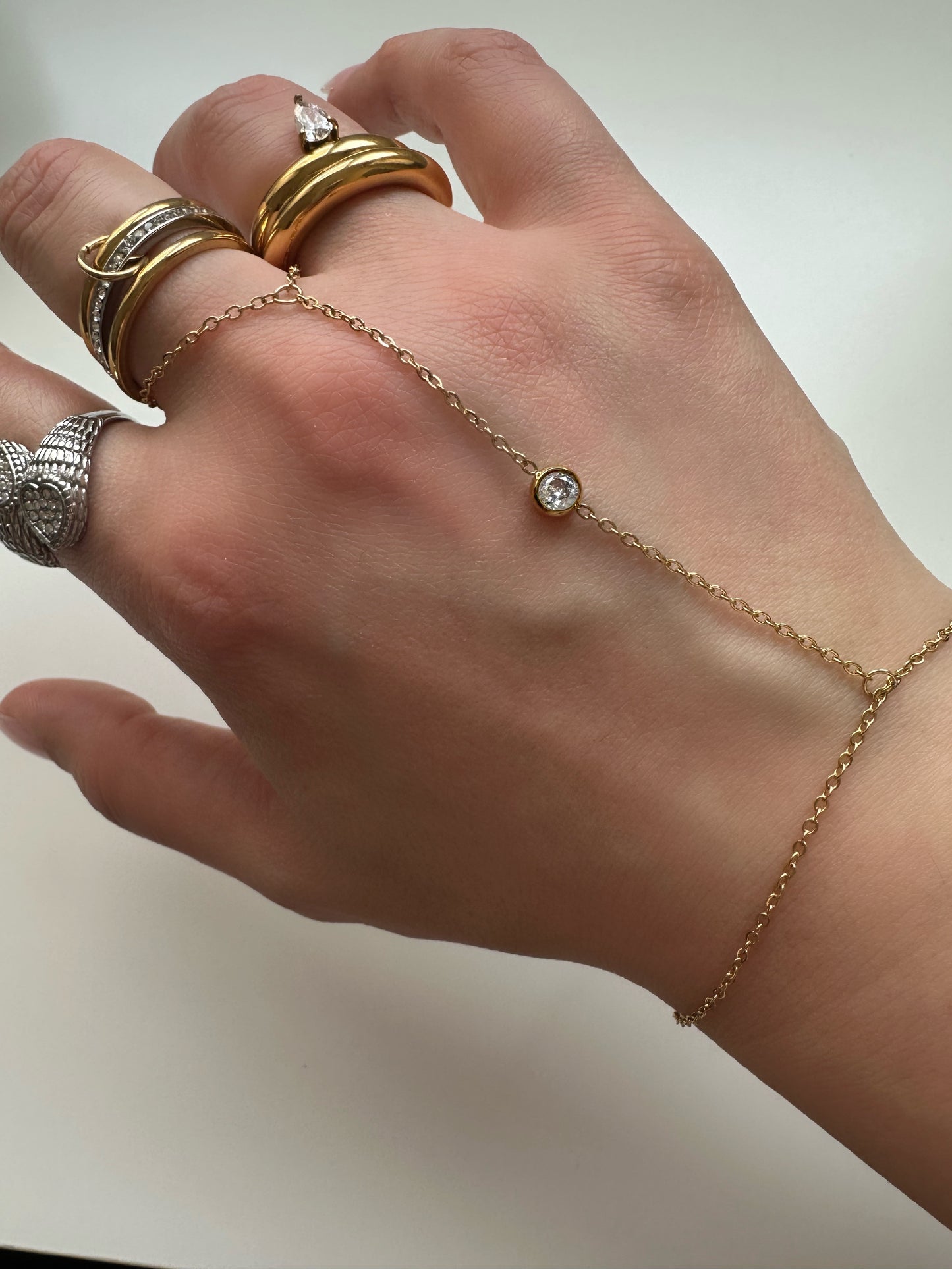 LULU MONO  DIAMOND Bracelet (Handchain)- Waterproof- سلسلة لولو مع زيركون في المنتصف