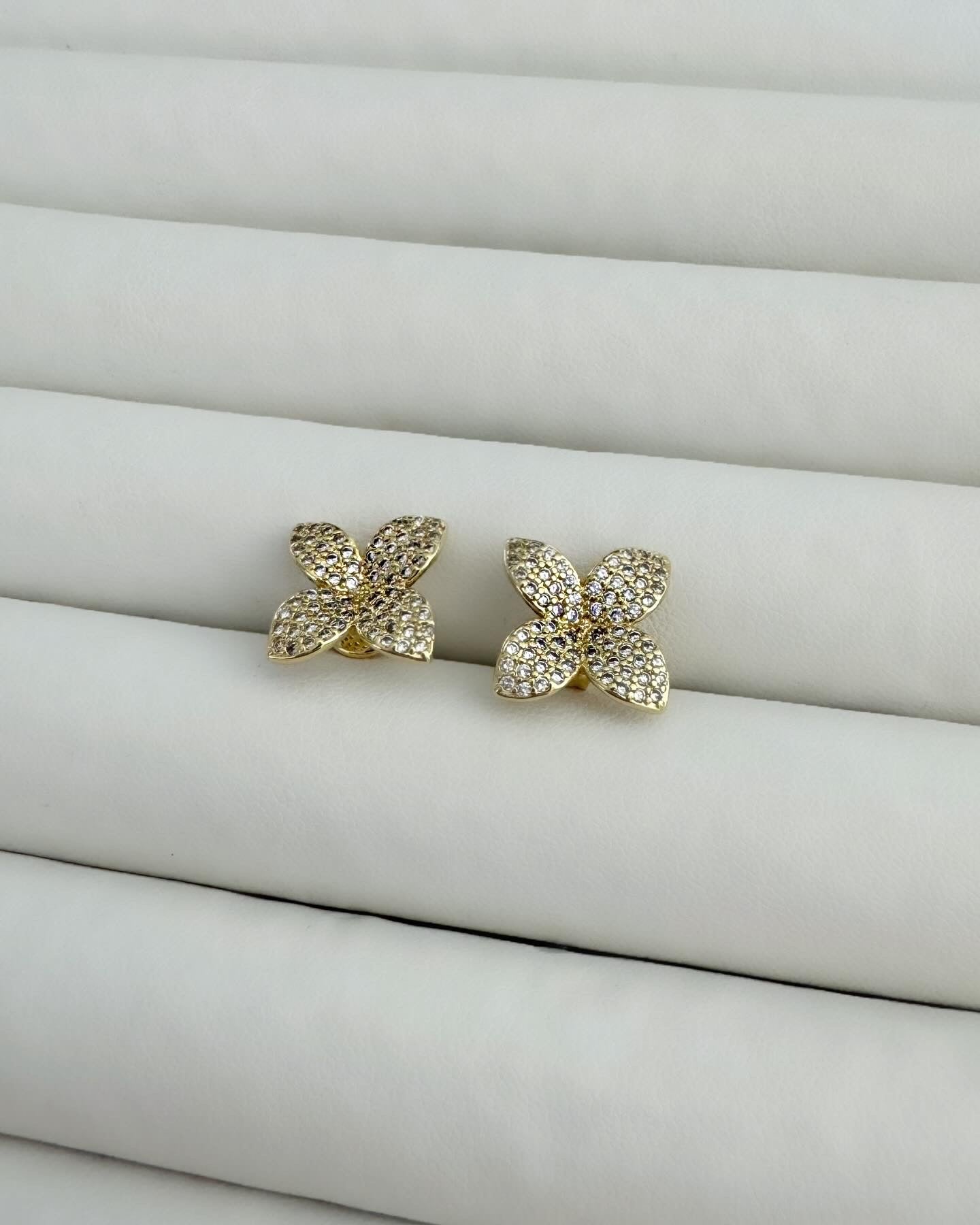 VELVET  Stud Earrings