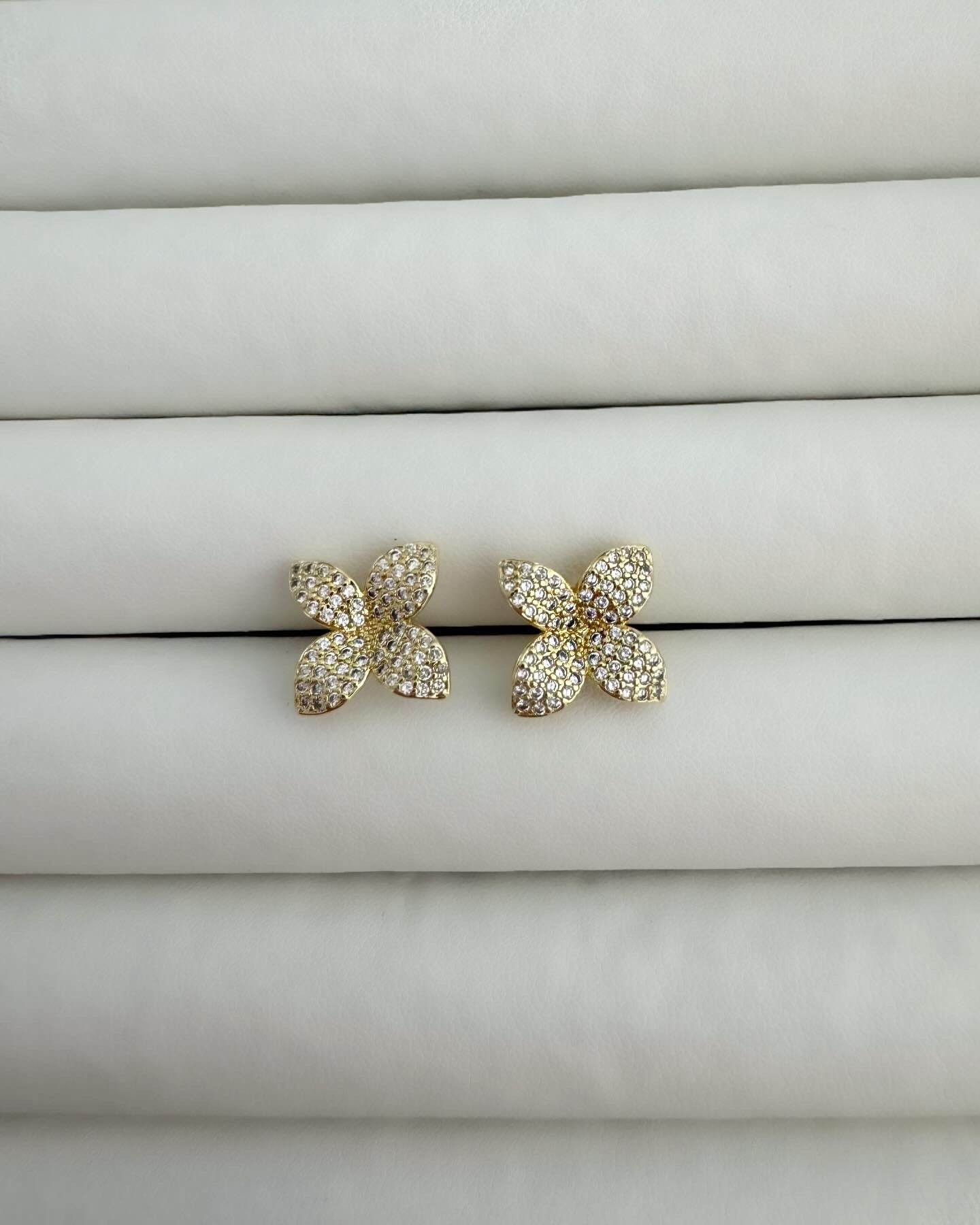 VELVET  Stud Earrings