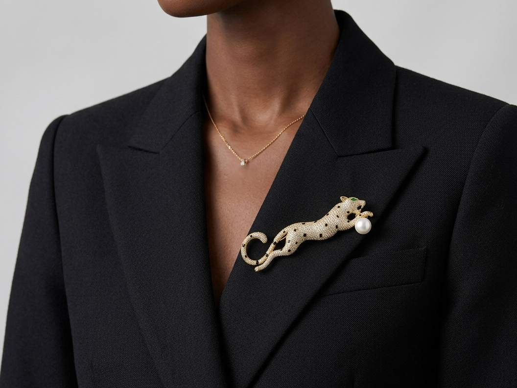 SPRINTING PANTHER Brooch- Gold