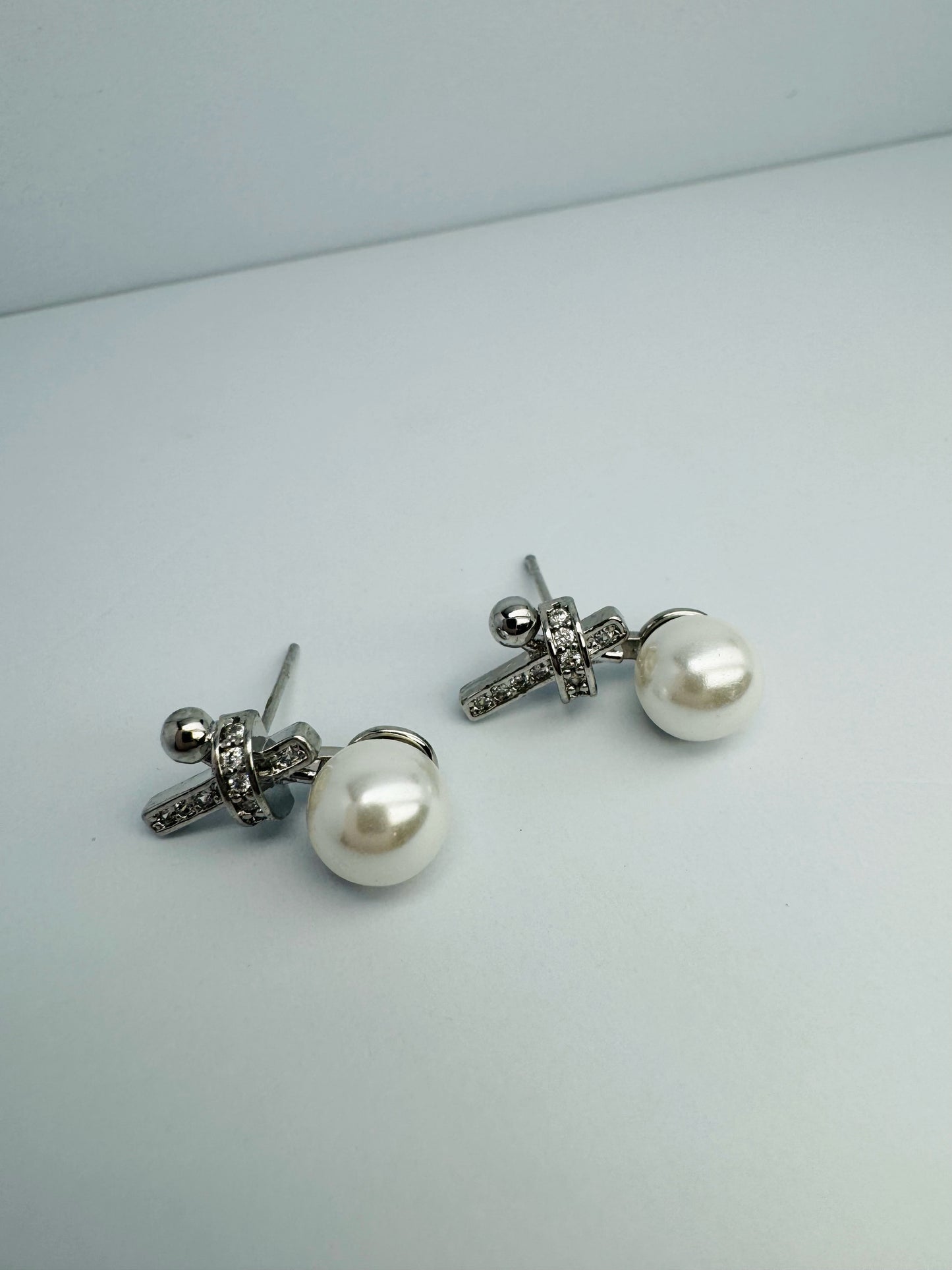 PEARLA BOW Earrings - Silver Color