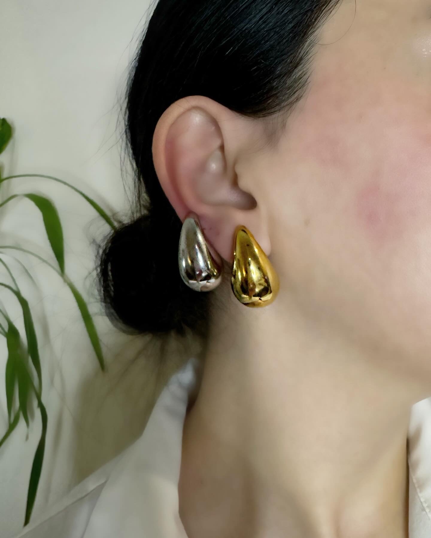 THE DROPS Gold Earrings