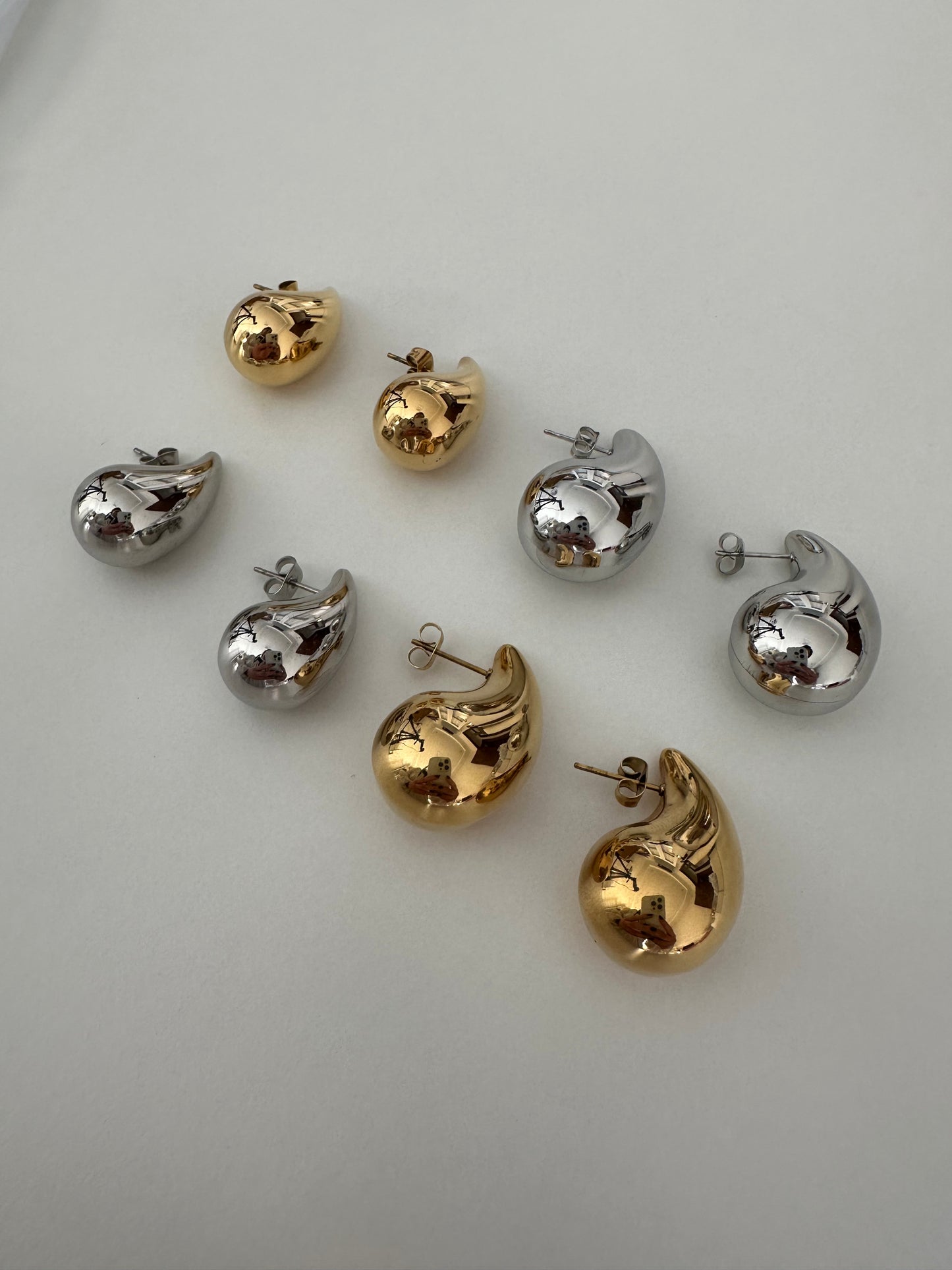 THE DROPS SMALL Earrings  - Waterproof -  حلق ذا دروبس صغير ذهبي