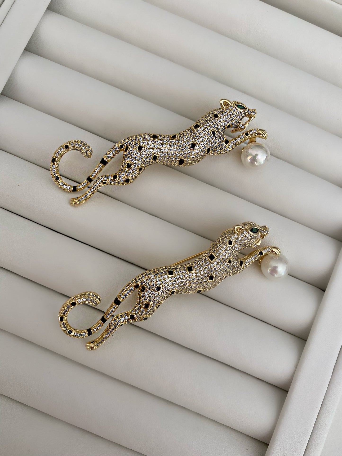 SPRINTING PANTHER Brooch- Gold