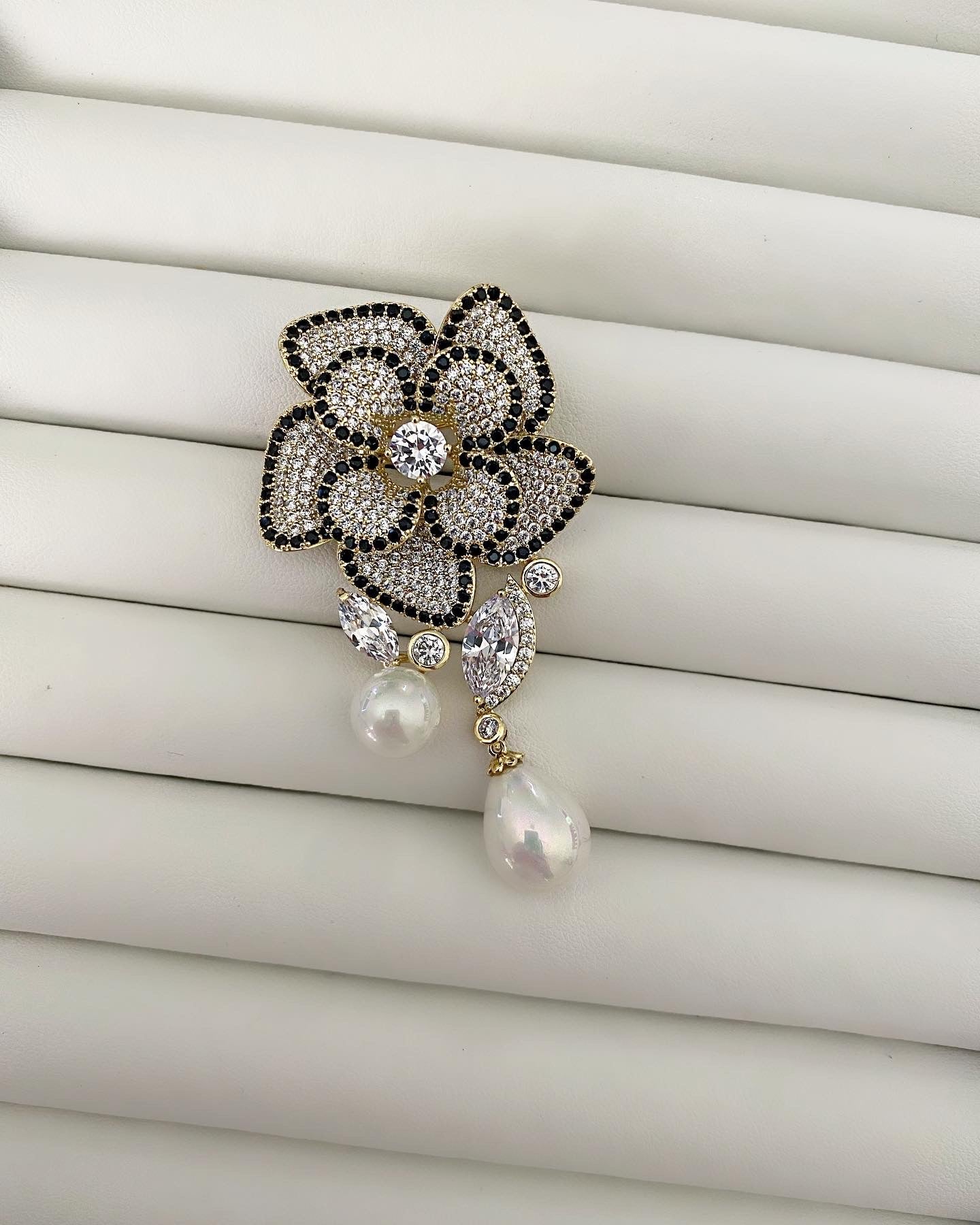 ROSABELLE Brooch